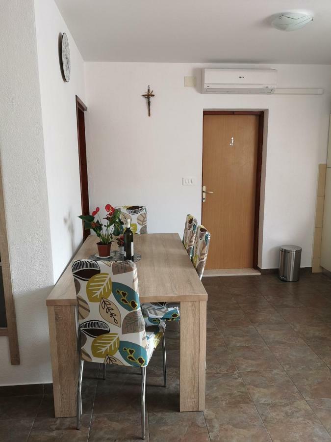 Holiday Home Cvitka Віс Екстер'єр фото