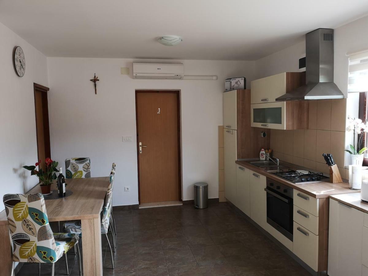 Holiday Home Cvitka Віс Екстер'єр фото